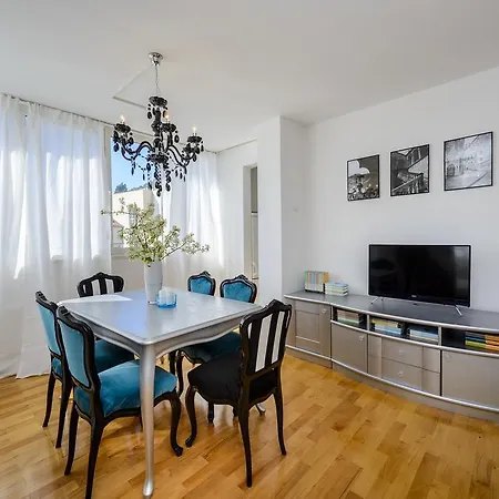 Apartment Glamour *